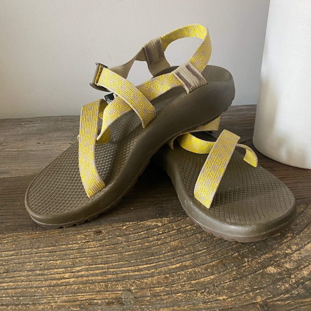 PRACTICALLY NEW - CHACOS